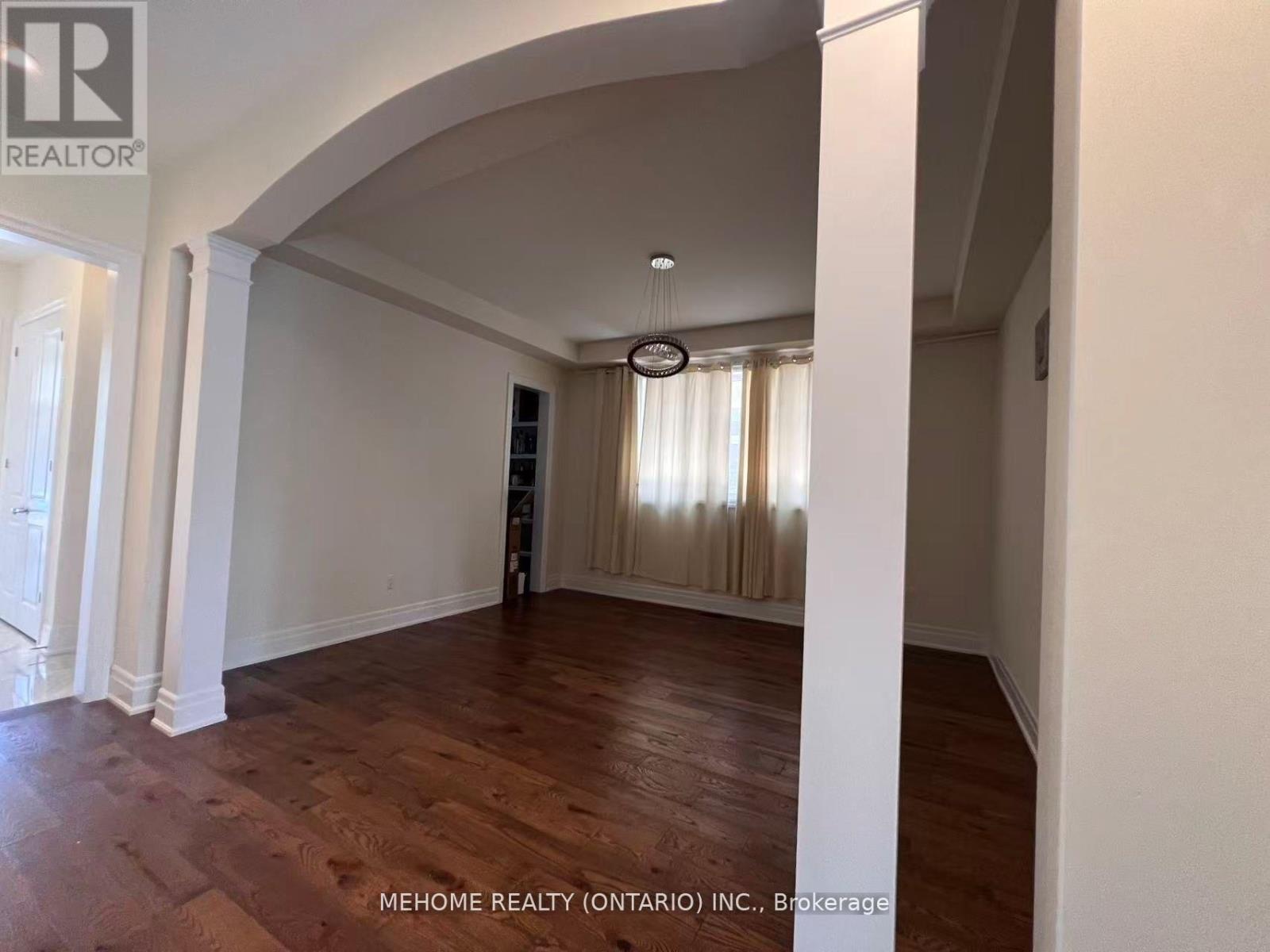 51 Bridgepointe Court, Aurora, Ontario  L4G 3H8 - Photo 7 - N12617356