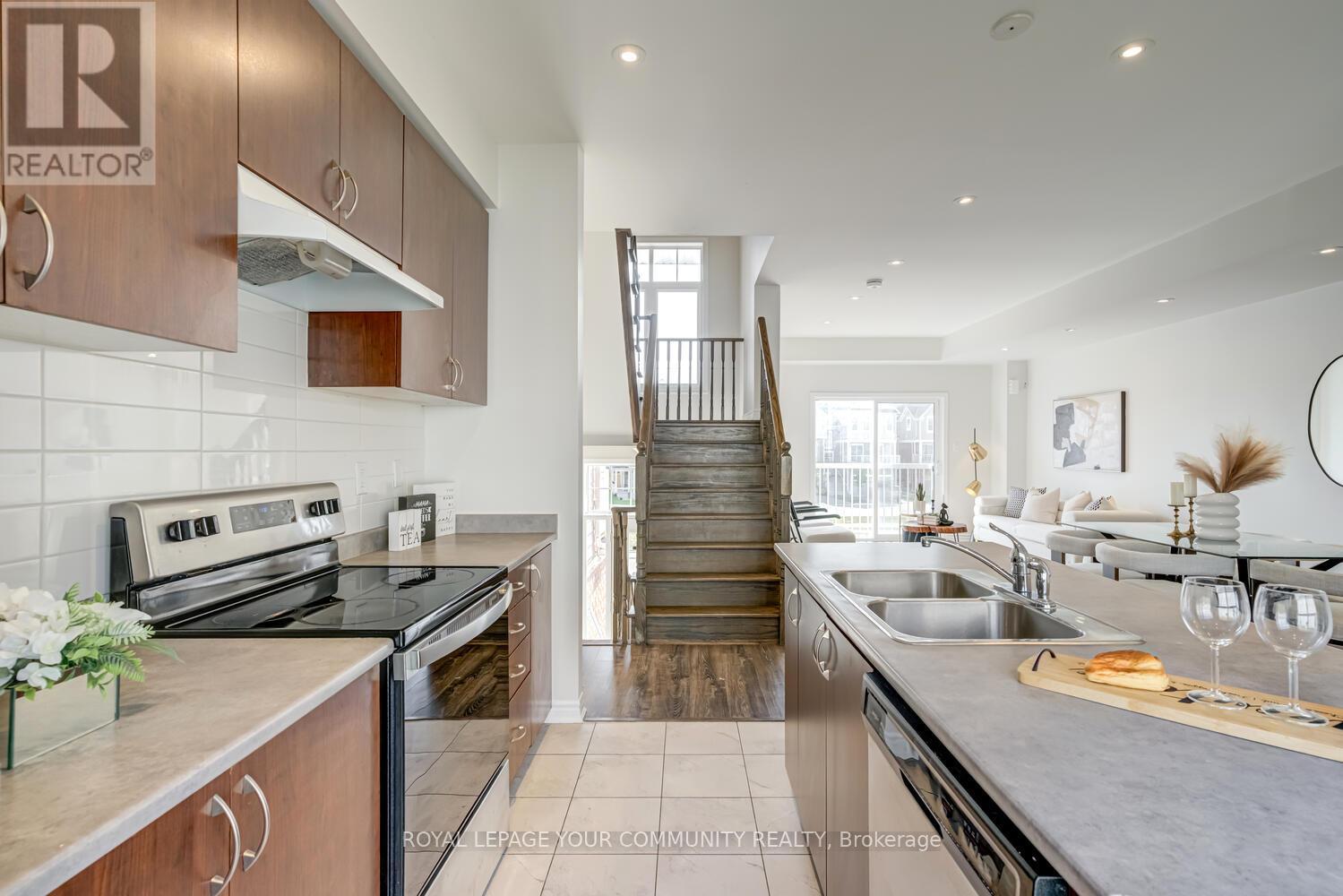 25 Shelburne Avenue, Wasaga Beach, Ontario  L9Z 2X2 - Photo 11 - S12617350