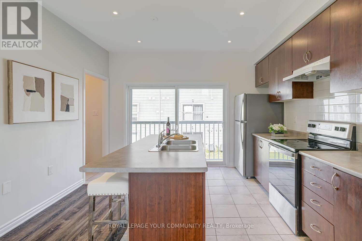 25 Shelburne Avenue, Wasaga Beach, Ontario  L9Z 2X2 - Photo 6 - S12617350