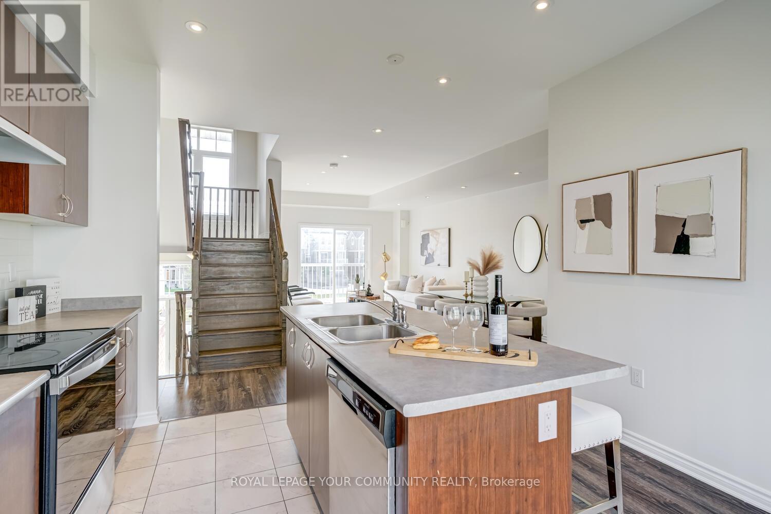 25 Shelburne Avenue, Wasaga Beach, Ontario  L9Z 2X2 - Photo 7 - S12617350