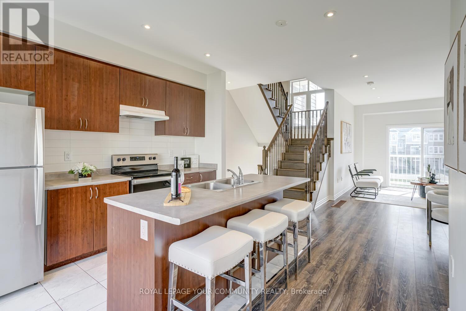 25 Shelburne Avenue, Wasaga Beach, Ontario  L9Z 2X2 - Photo 8 - S12617350