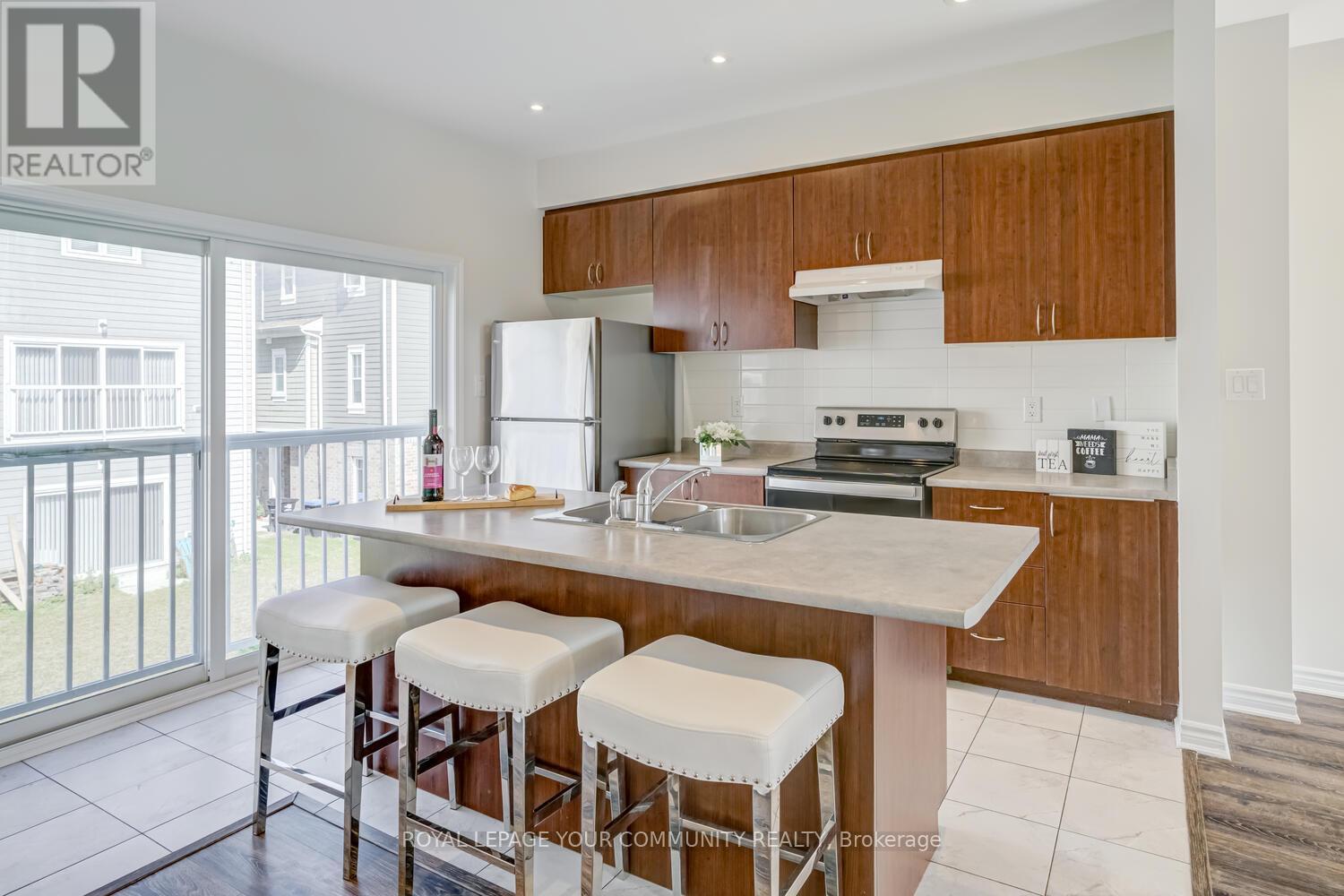 25 Shelburne Avenue, Wasaga Beach, Ontario  L9Z 2X2 - Photo 9 - S12617350