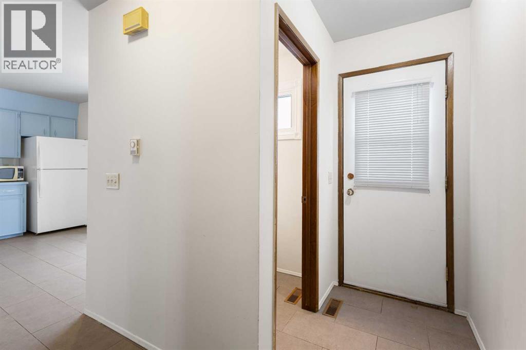 15 Edgedale Way Nw, Calgary, Alberta  T3A 2P7 - Photo 20 - A2274550