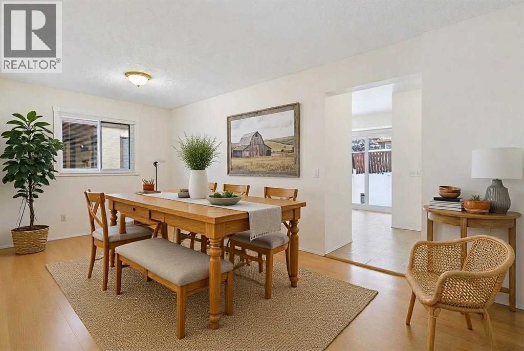 15 Edgedale Way Nw, Calgary, Alberta  T3A 2P7 - Photo 3 - A2274550