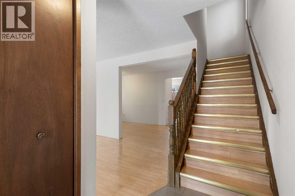 15 Edgedale Way Nw, Calgary, Alberta  T3A 2P7 - Photo 22 - A2274550