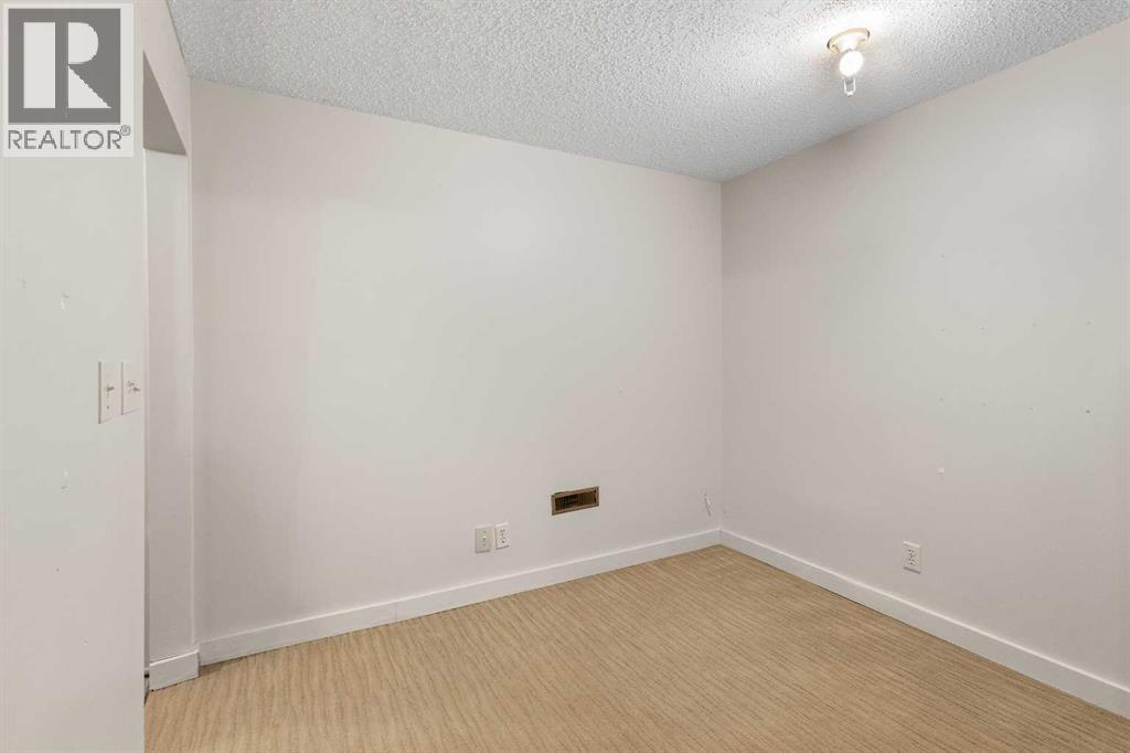 15 Edgedale Way Nw, Calgary, Alberta  T3A 2P7 - Photo 34 - A2274550