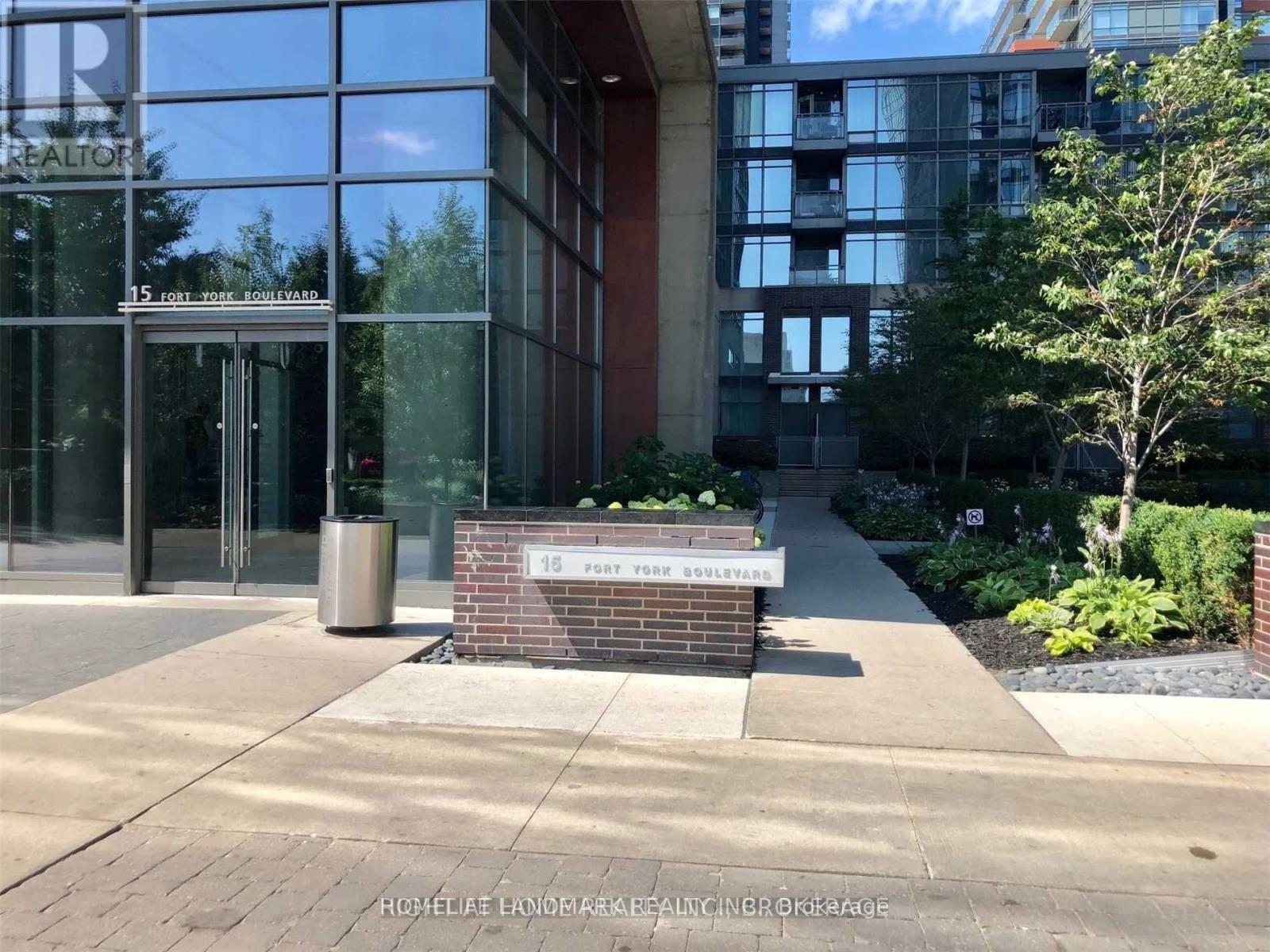 712 - 15 Fort York Boulevard, Toronto, Ontario  M5V 3Y4 - Photo 2 - C12617386