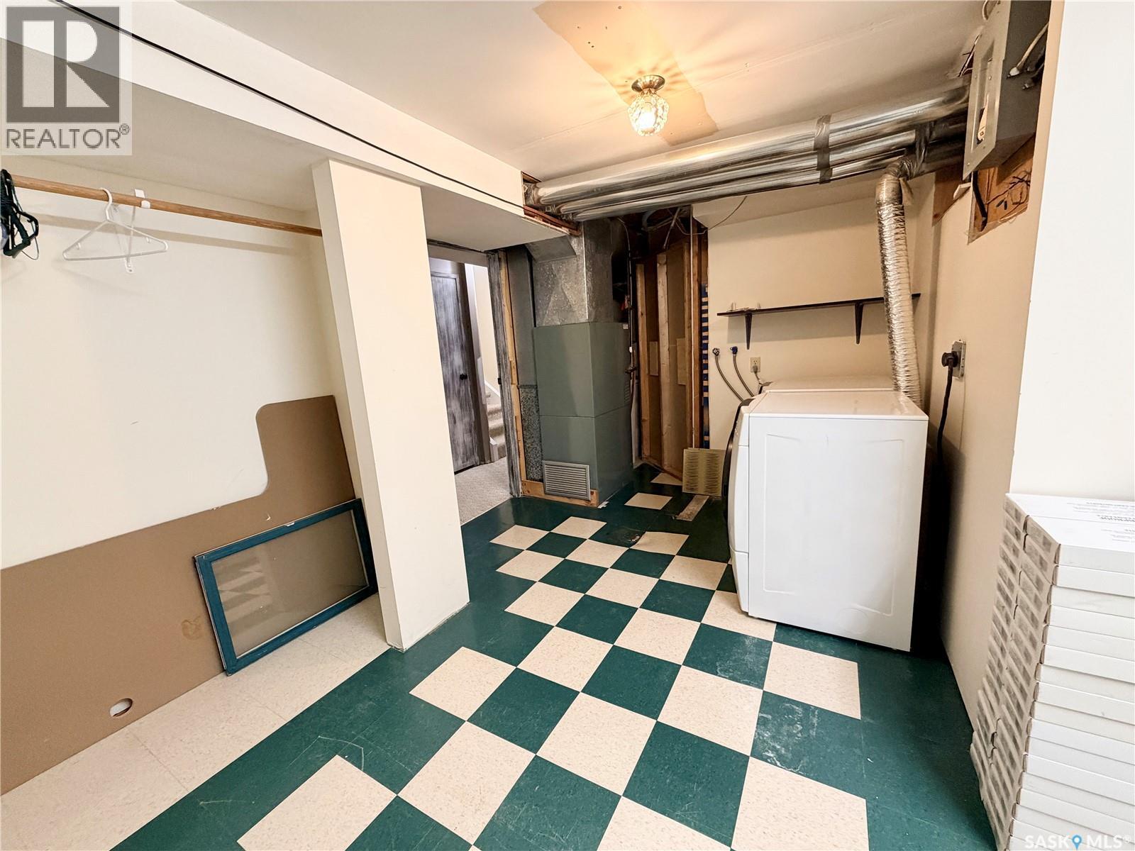 20 4th Avenue E, Neilburg, Saskatchewan  S0M 2C0 - Photo 27 - SK025441