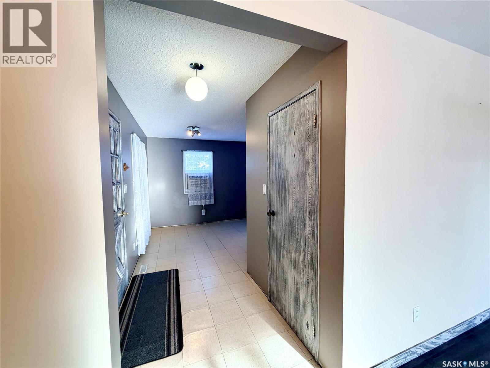 20 4th Avenue E, Neilburg, Saskatchewan  S0M 2C0 - Photo 9 - SK025441