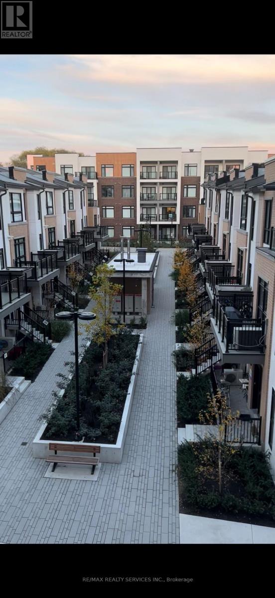 301 - 160 Canon Jackson Drive, Toronto, Ontario M6M 0B6 - Photo 9 - W12612076