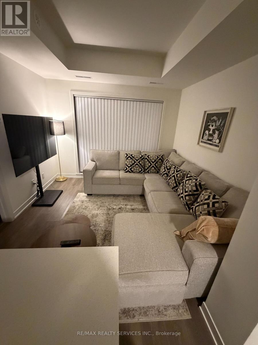 301 - 160 Canon Jackson Drive, Toronto, Ontario M6M 0B6 - Photo 2 - W12612076