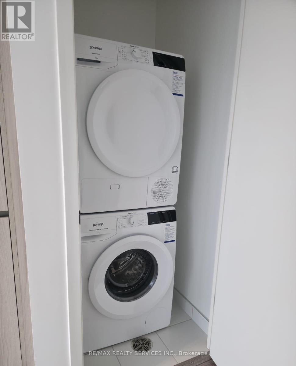 1706 - 8 Interchange Way W, Vaughan, Ontario L4K 5Z7 - Photo 10 - N12617370