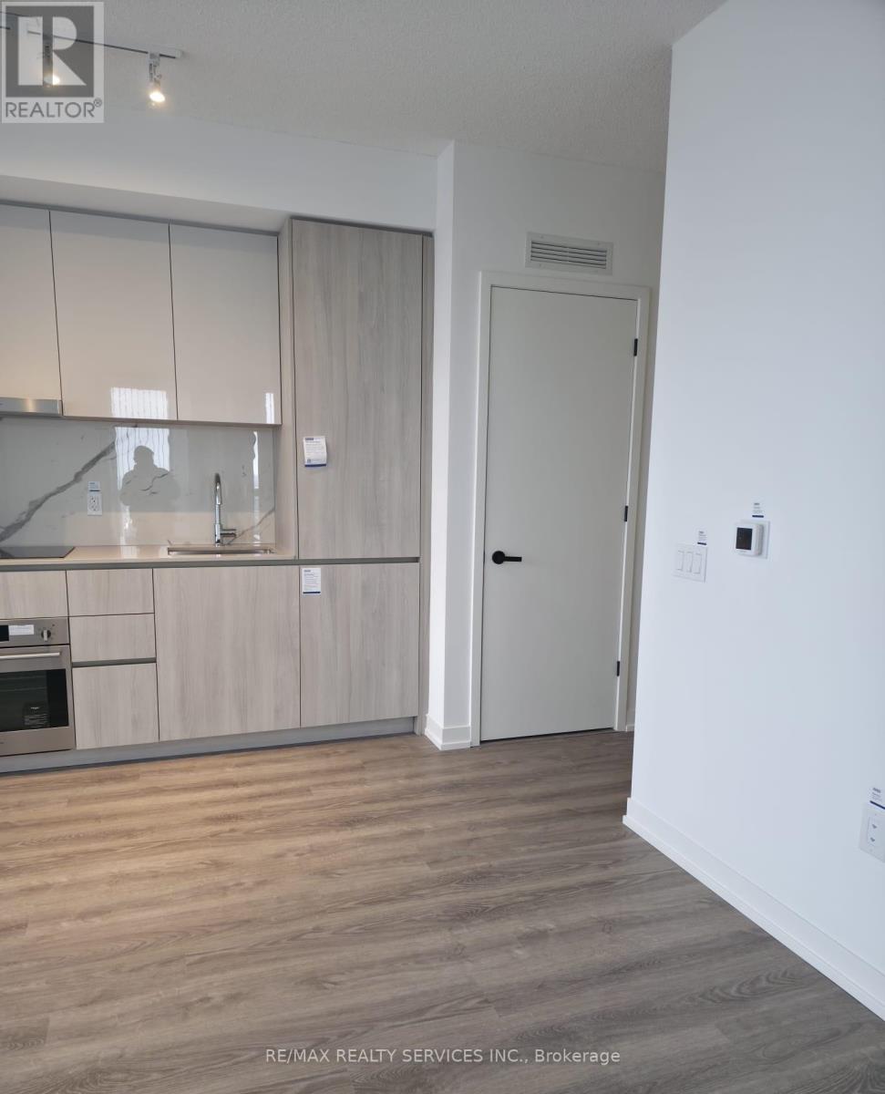 1706 - 8 Interchange Way W, Vaughan, Ontario L4K 5Z7 - Photo 11 - N12617370