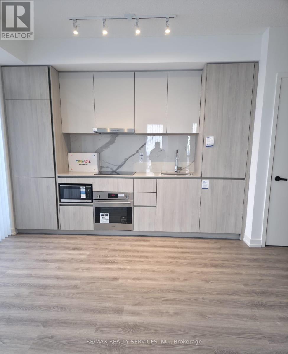 1706 - 8 Interchange Way W, Vaughan, Ontario L4K 5Z7 - Photo 12 - N12617370