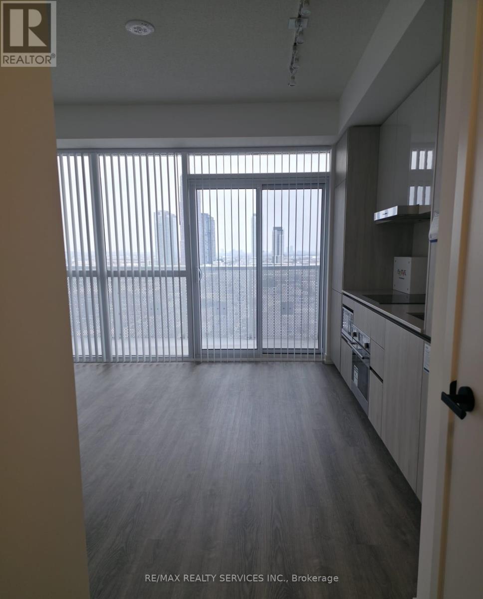 1706 - 8 Interchange Way W, Vaughan, Ontario L4K 5Z7 - Photo 4 - N12617370