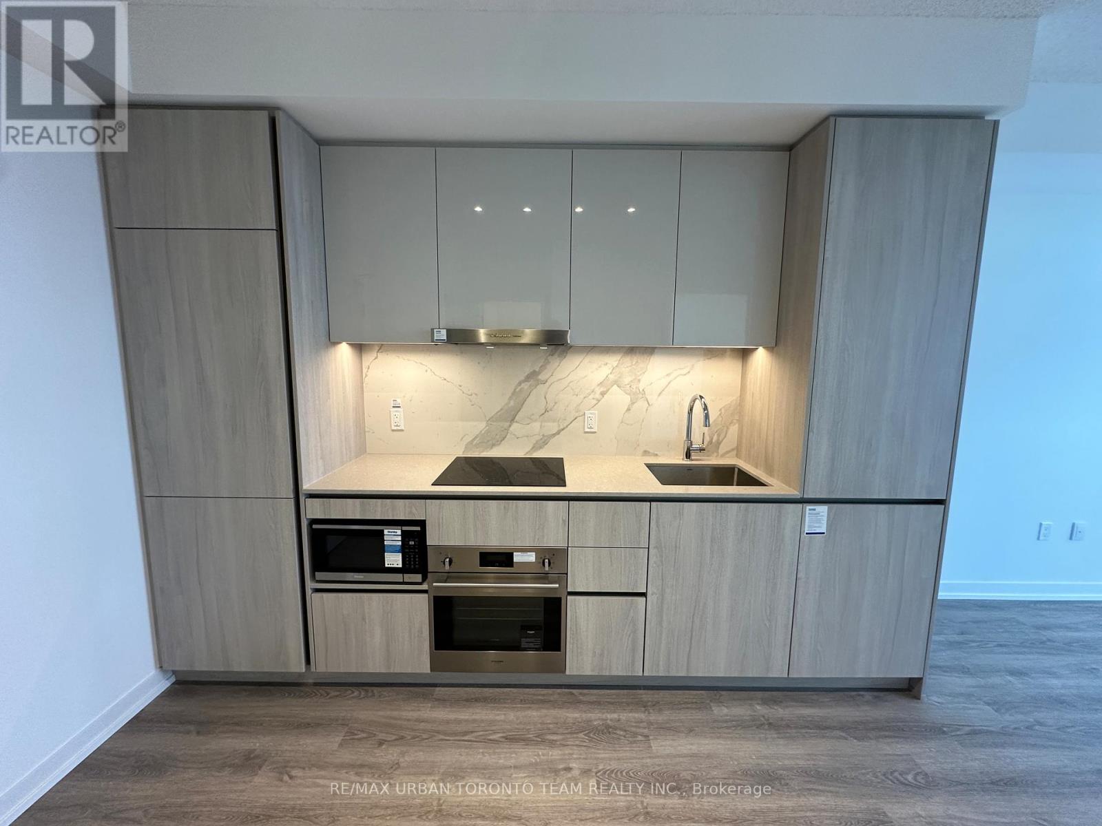 4505 - 8 Interchange Way, Vaughan, Ontario L4K 5Z7 - Photo 3 - N12617378