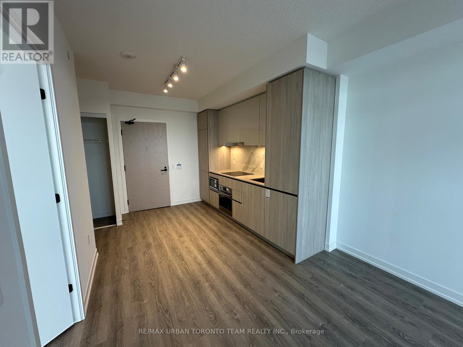 4505 - 8 Interchange Way, Vaughan, Ontario L4K 5Z7 - Photo 9 - N12617378