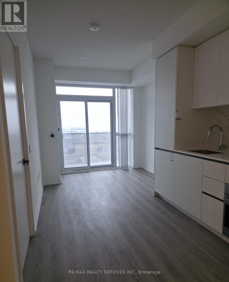 2008 - 8 Interchange Way, Vaughan, Ontario L4K 5Z7 - Photo 5 - N12617384