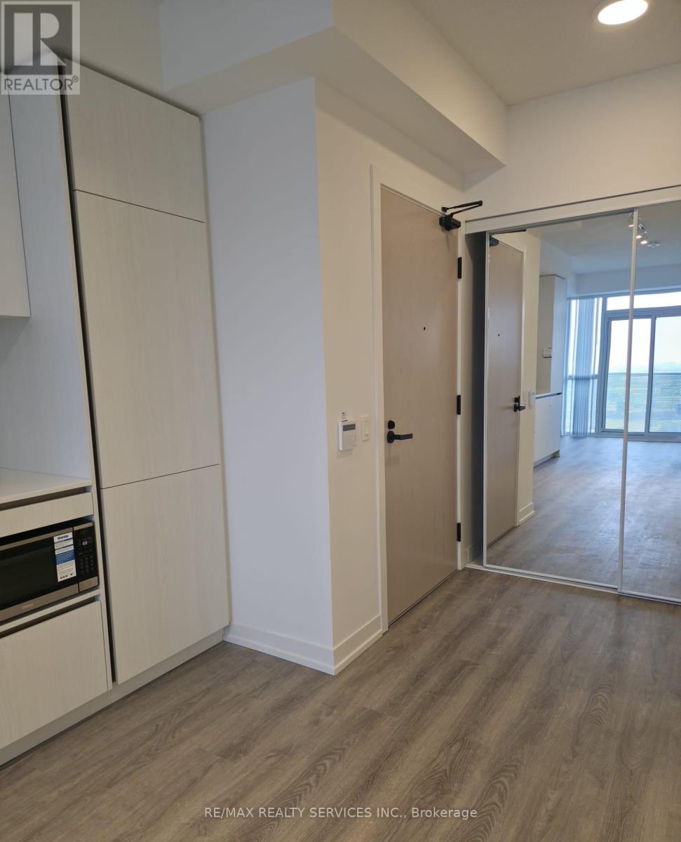 2008 - 8 Interchange Way, Vaughan, Ontario L4K 5Z7 - Photo 8 - N12617384