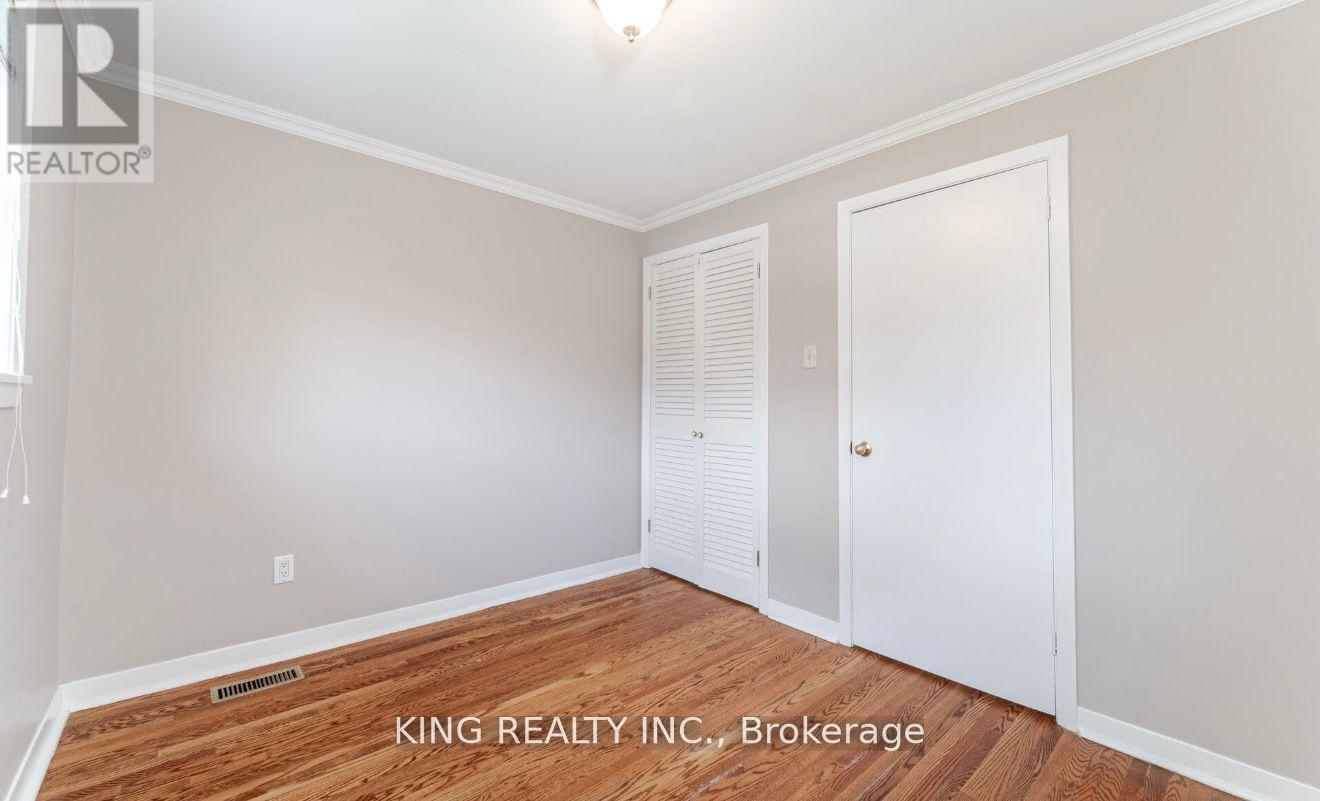 43 Grange Drive, Brampton, Ontario L6X 2H1 - Photo 6 - W12617374