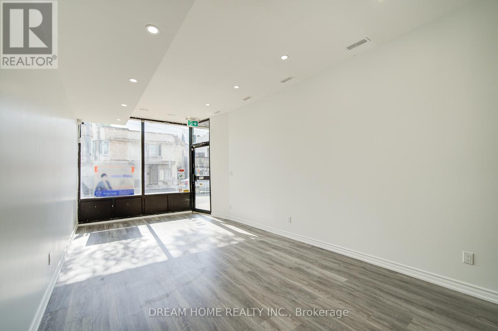 1015 - 1015 Weston Road, Toronto, Ontario M9N 0A2 - Photo 6 - W12617388