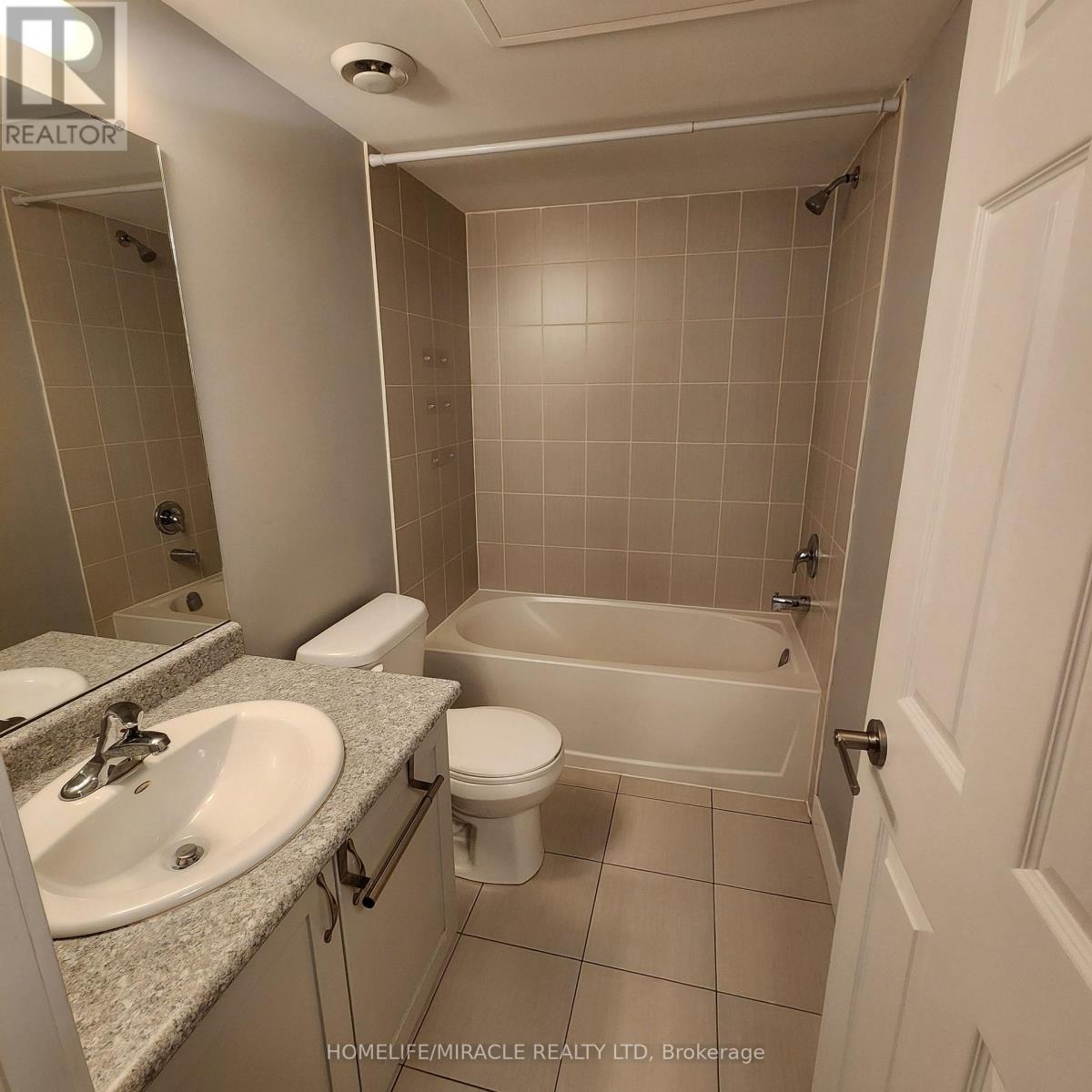 14 - 630 Rogers Road, Toronto, Ontario M6M 0B4 - Photo 11 - W12617390