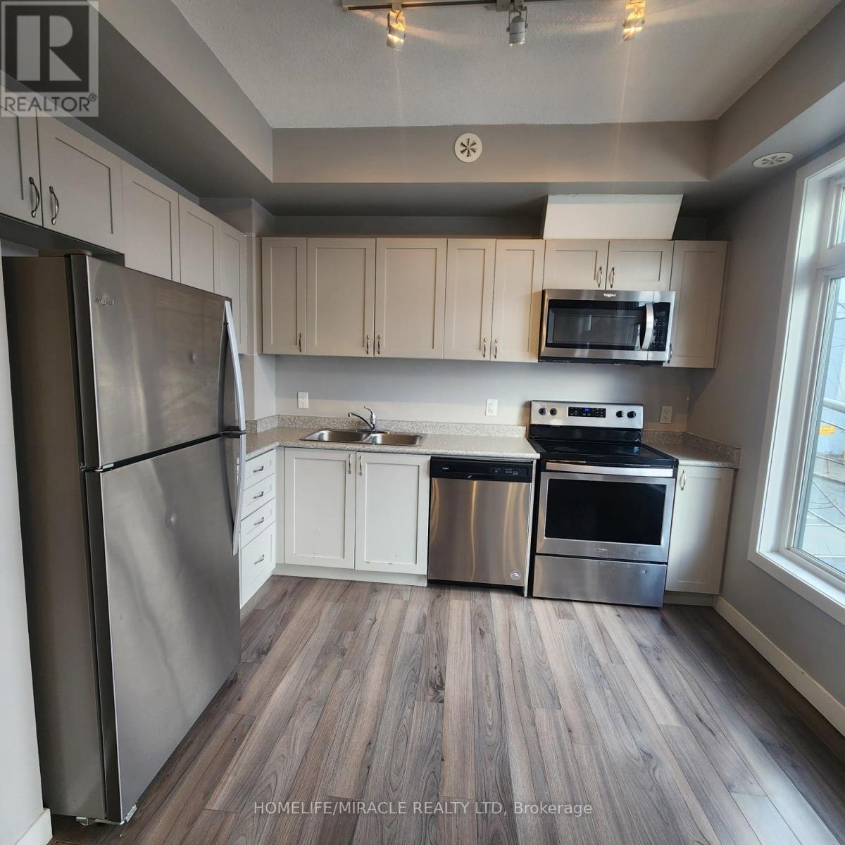 14 - 630 Rogers Road, Toronto, Ontario M6M 0B4 - Photo 5 - W12617390