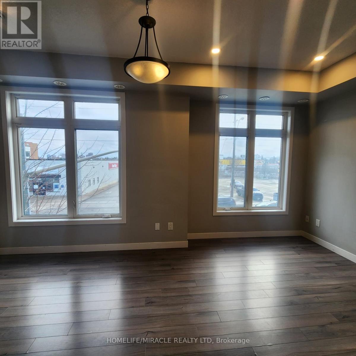 14 - 630 Rogers Road, Toronto, Ontario M6M 0B4 - Photo 6 - W12617390