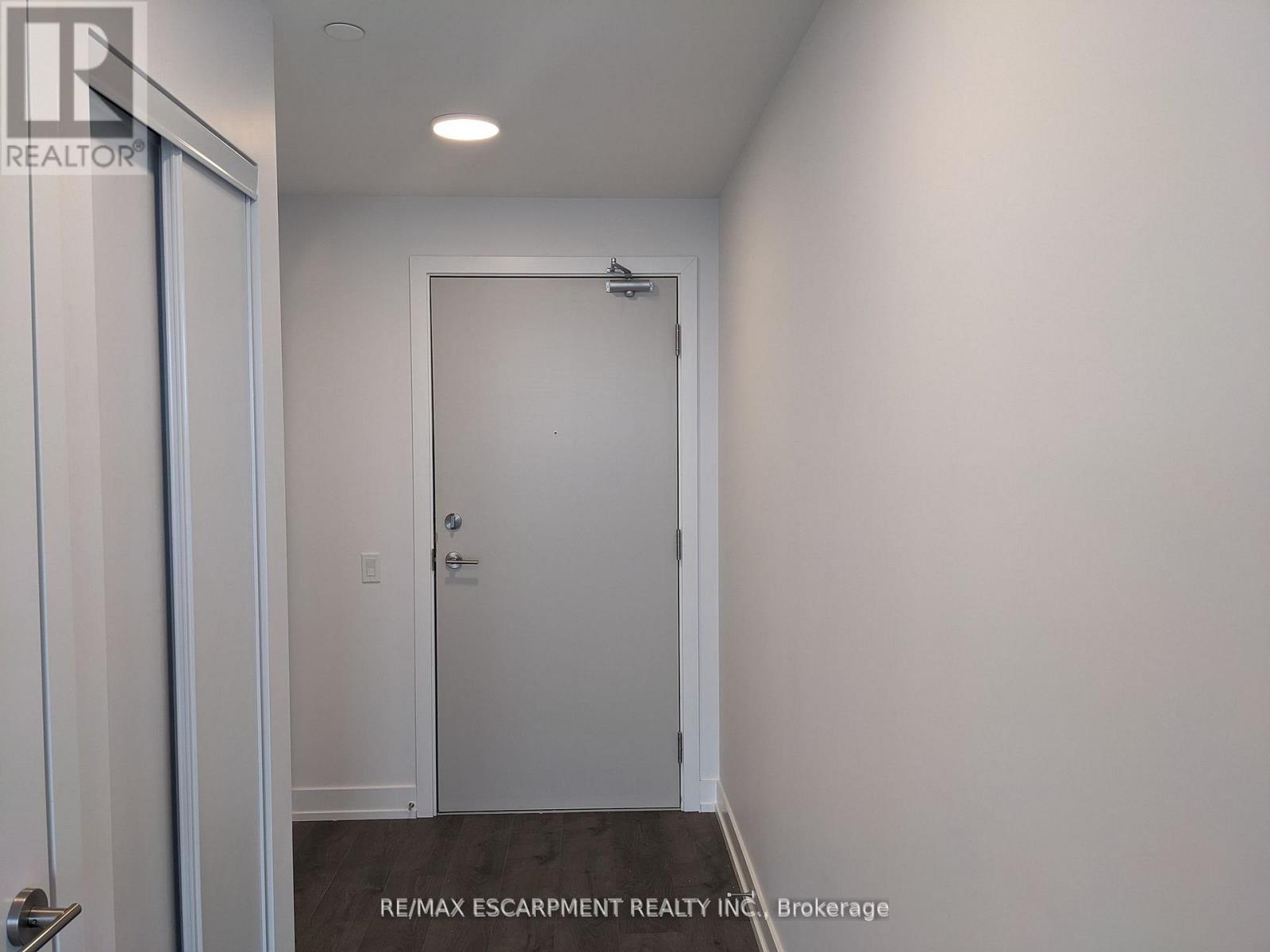 910 - 225 Veterans Drive, Brampton, Ontario L7A 5L7 - Photo 2 - W12617412