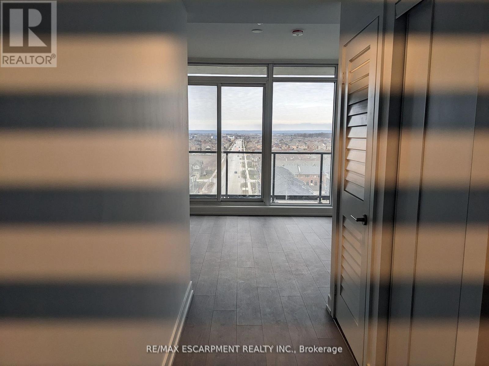 910 - 225 Veterans Drive, Brampton, Ontario L7A 5L7 - Photo 3 - W12617412