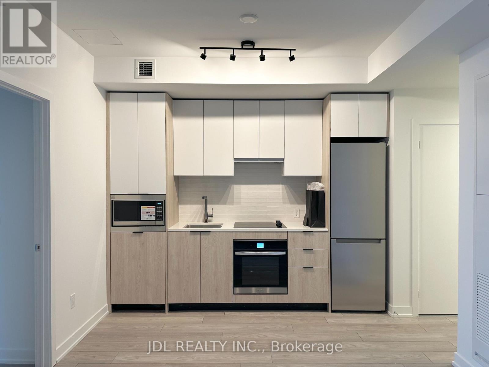 823 - 1007 The Queensway, Toronto, Ontario M8Z 0H4 - Photo 2 - W12617414