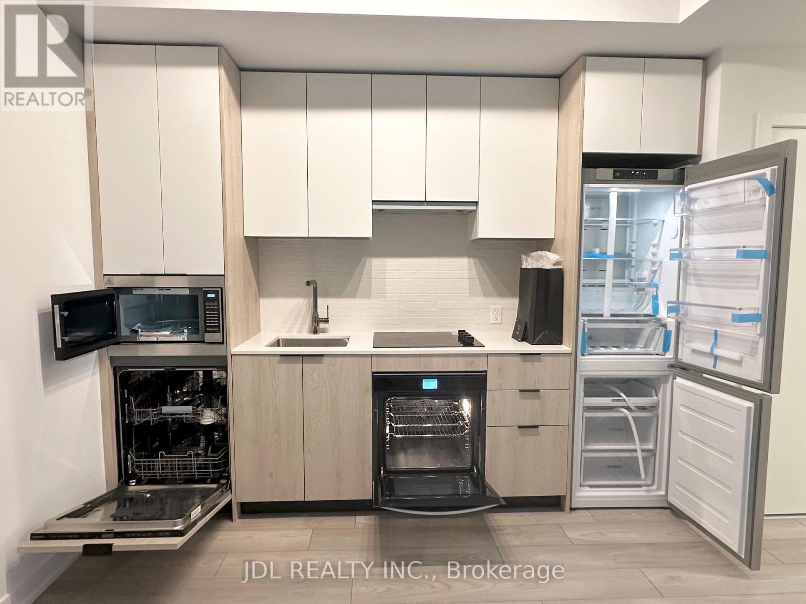 823 - 1007 The Queensway, Toronto, Ontario M8Z 0H4 - Photo 3 - W12617414