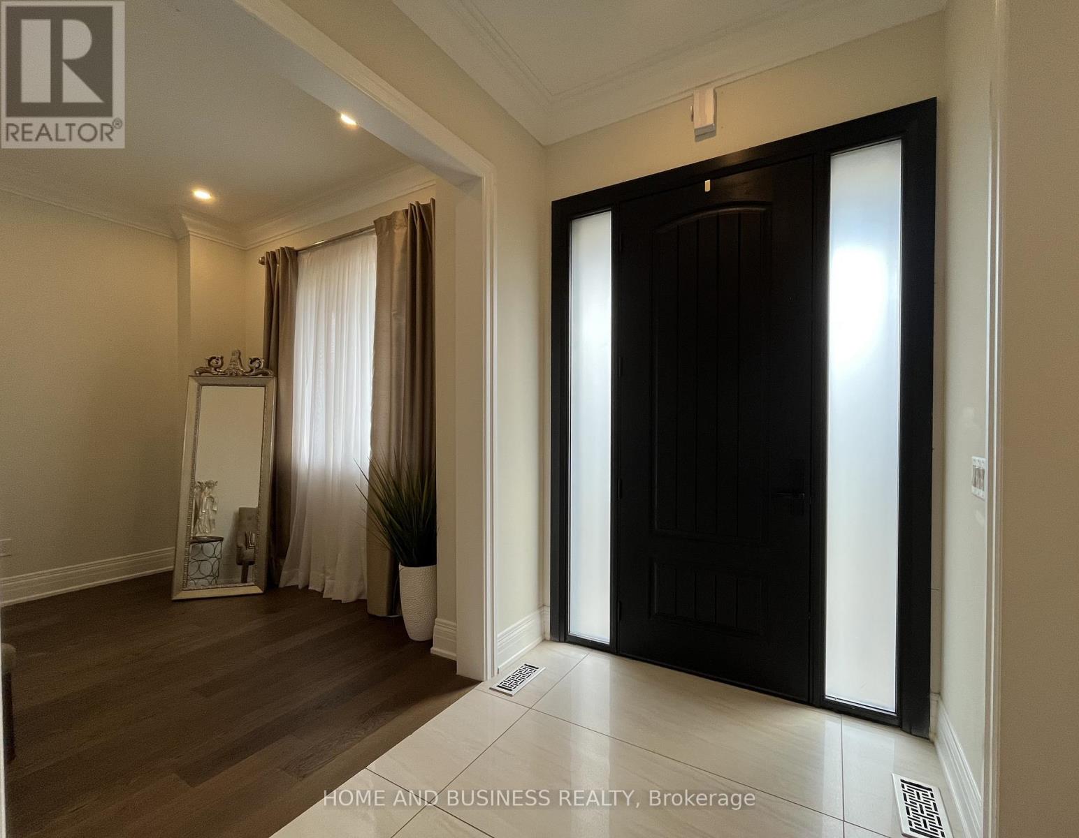 115 Russell Drive, Oakville, Ontario  L6H 1L4 - Photo 2 - W12554920