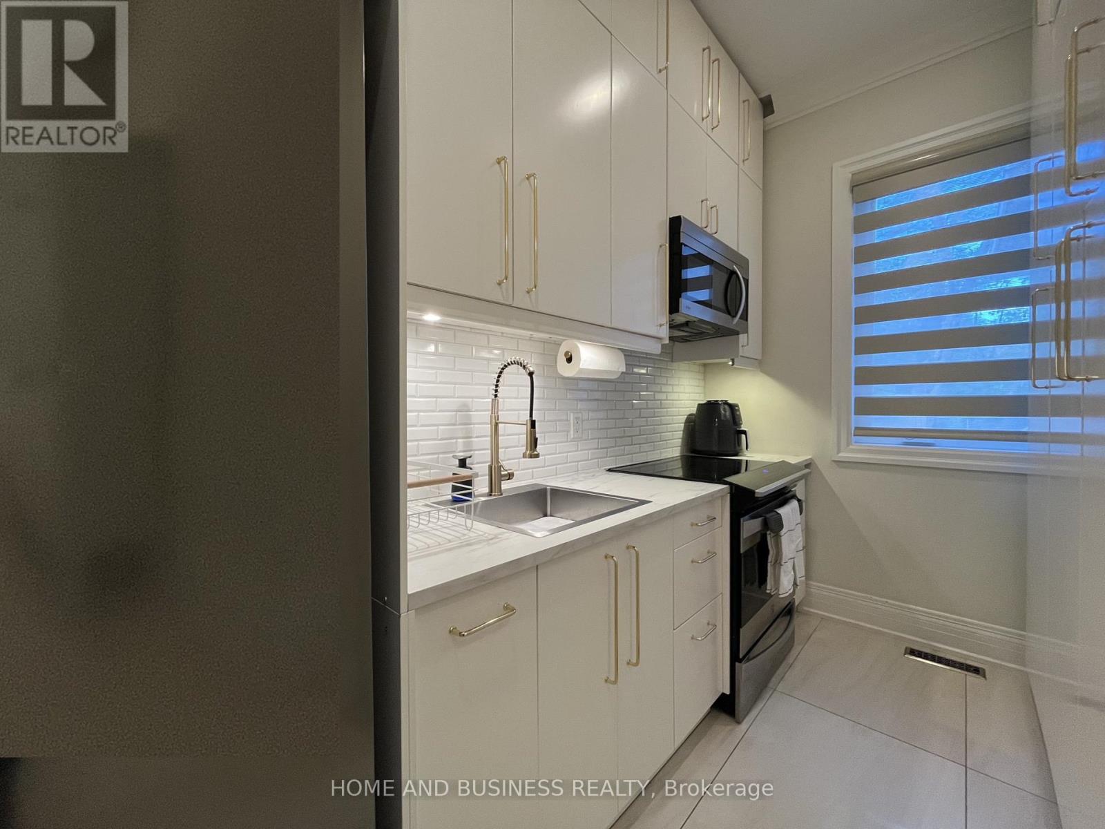 115 Russell Drive, Oakville, Ontario  L6H 1L4 - Photo 21 - W12554920