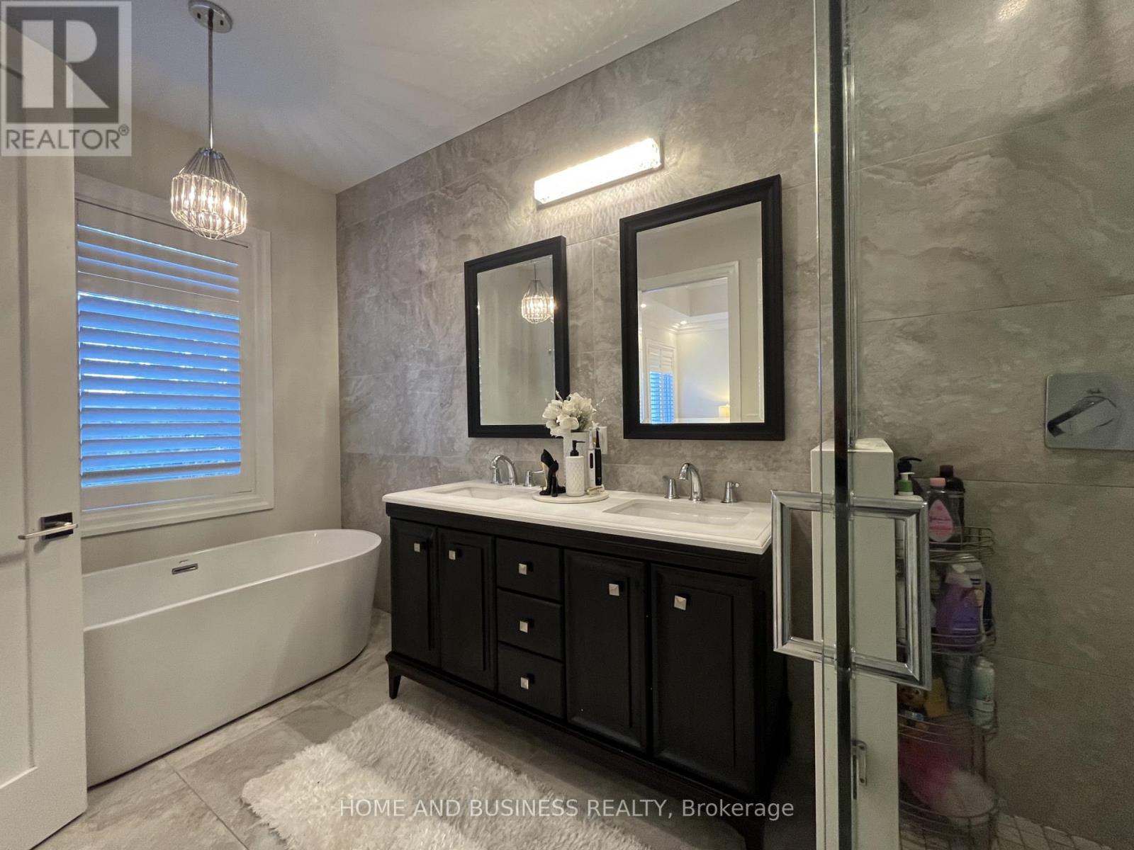 115 Russell Drive, Oakville, Ontario  L6H 1L4 - Photo 35 - W12554920