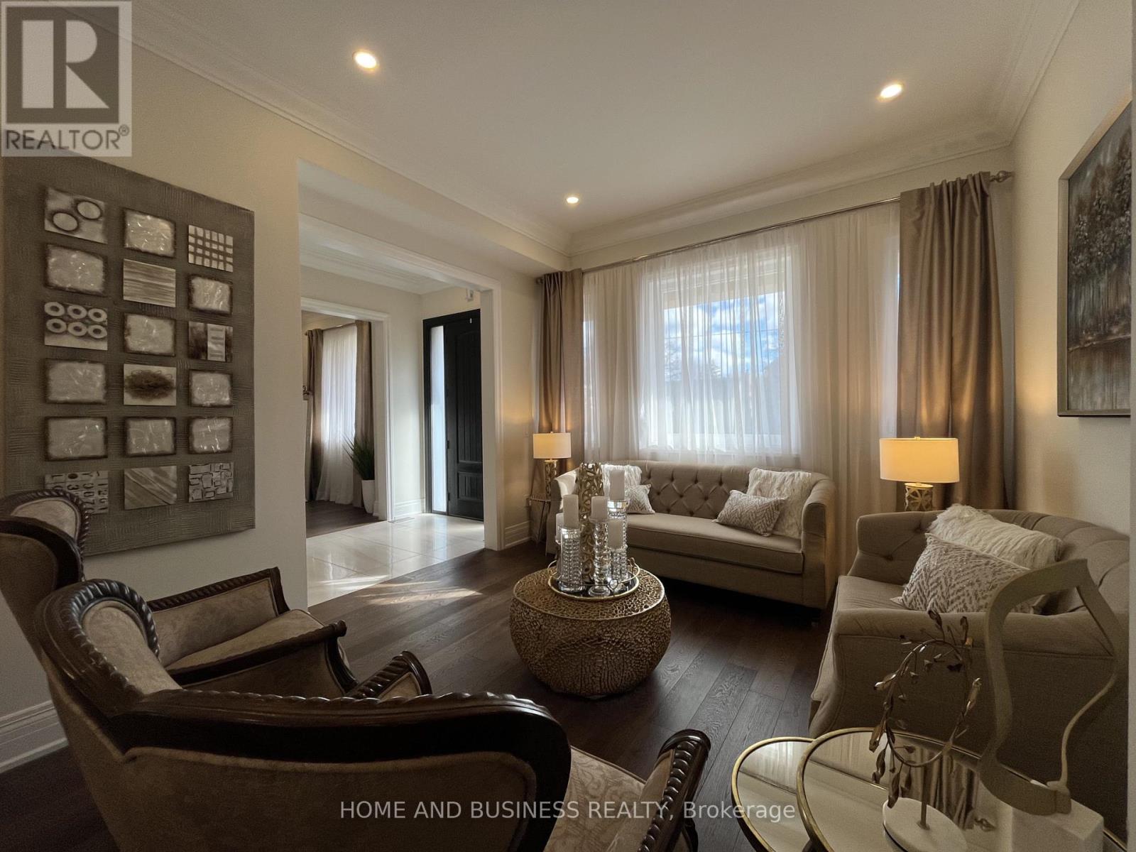 115 Russell Drive, Oakville, Ontario  L6H 1L4 - Photo 9 - W12554920