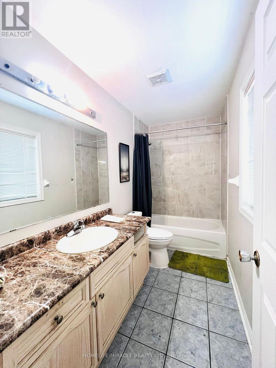 16 Marshmarigold Drive, Brampton, Ontario  L7A 2S9 - Photo 14 - W12617422