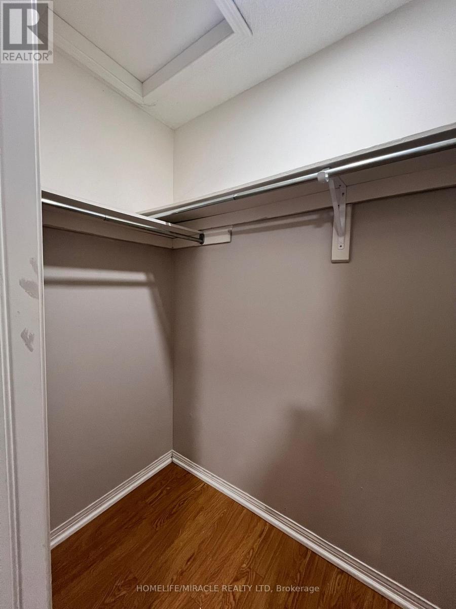 16 Marshmarigold Drive, Brampton, Ontario  L7A 2S9 - Photo 15 - W12617422