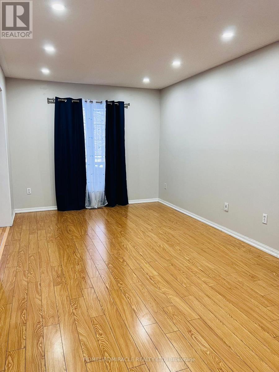 16 Marshmarigold Drive, Brampton, Ontario  L7A 2S9 - Photo 4 - W12617422