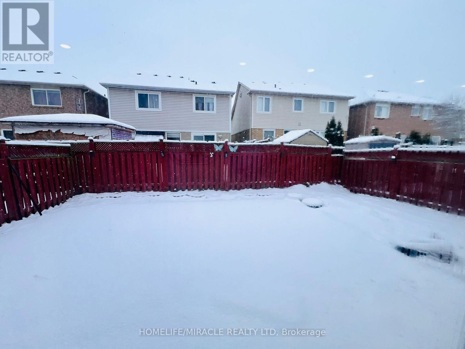 16 Marshmarigold Drive, Brampton, Ontario  L7A 2S9 - Photo 7 - W12617422