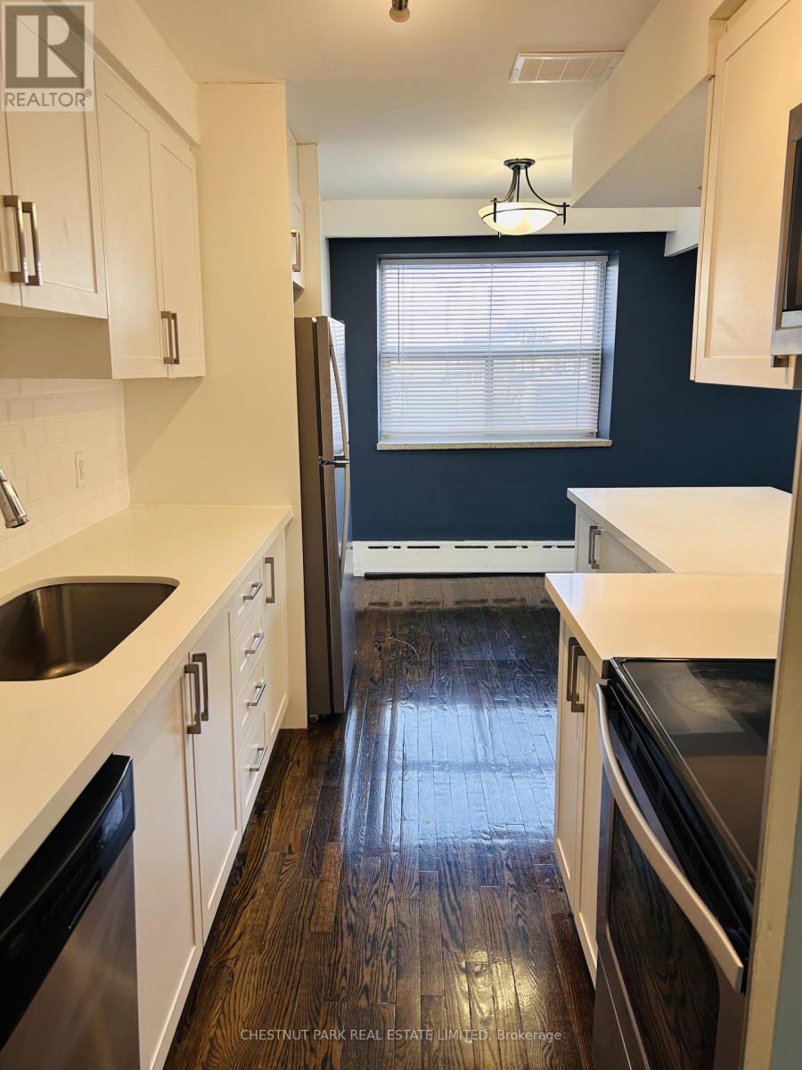 6 - 2 SUPERIOR AVENUE, Toronto, Ontario