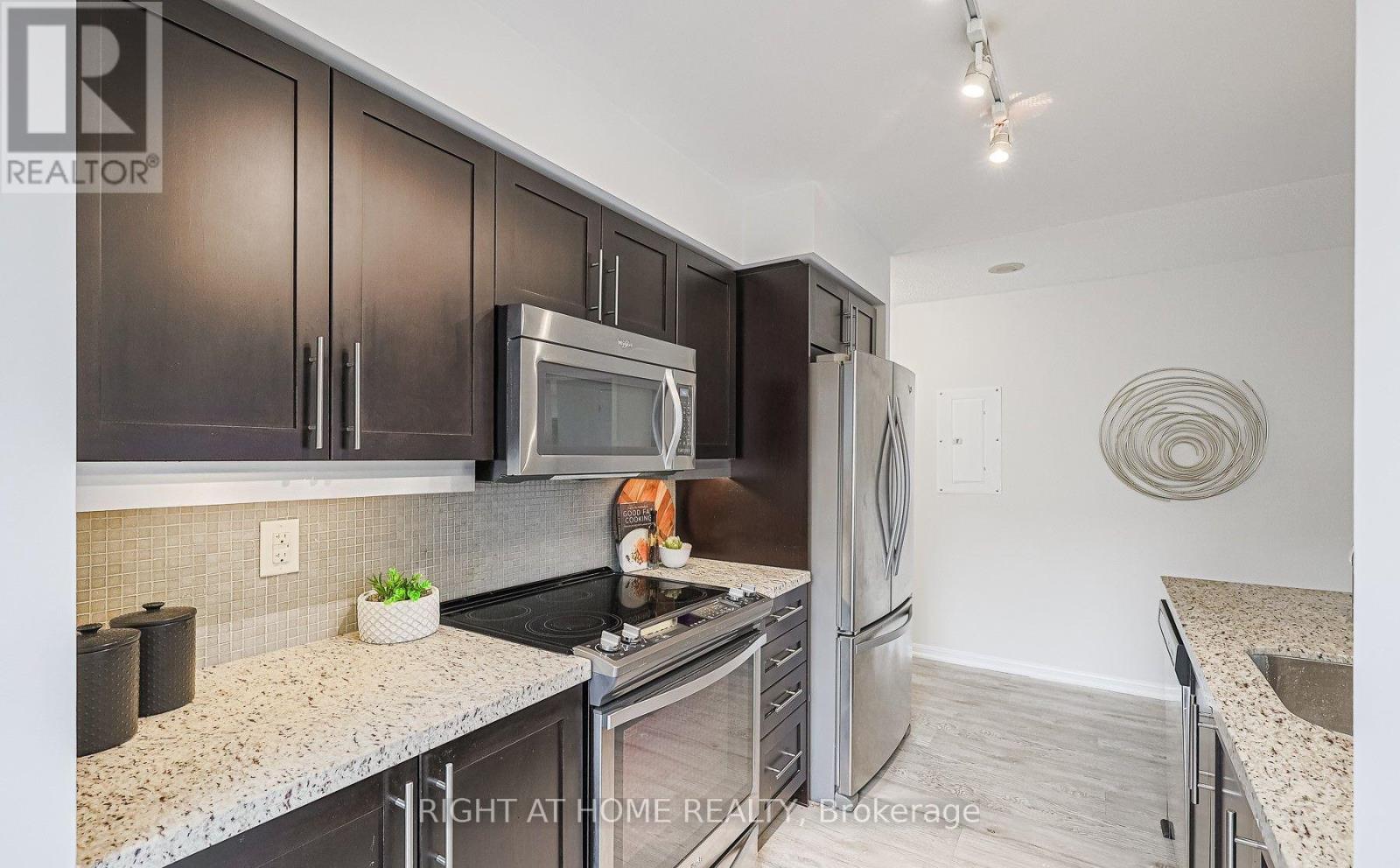 606 - 400 Adelaide Street E, Toronto, Ontario M5A 4S3 - Photo 6 - C12471772