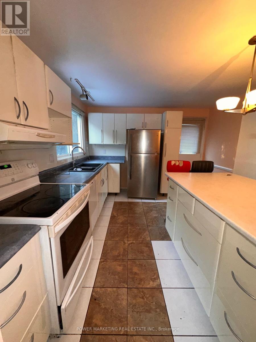 19 Brydon Court, Ottawa, Ontario  K2G 4A6 - Photo 5 - X12599974