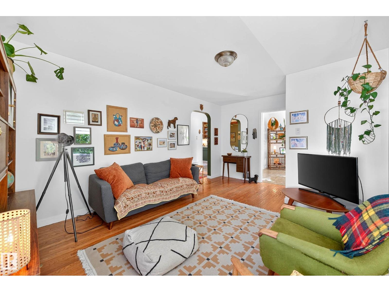 12315 103 St Nw, Edmonton, Alberta T5G 2K4 - Photo 3 - E4460302