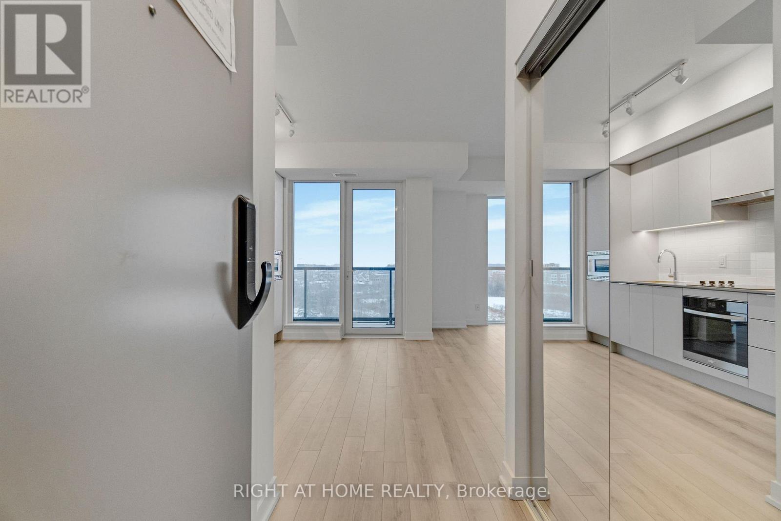 709 - 3071 Trafalgar Road, Oakville, Ontario  L6H 6K7 - Photo 8 - W12617446