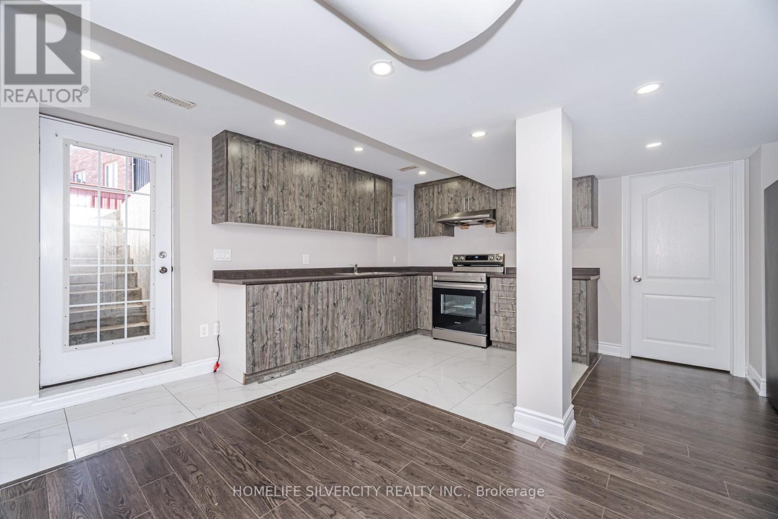 105 Aylesbury Drive, Brampton, Ontario L7A 0W6 - Photo 29 - W12617450