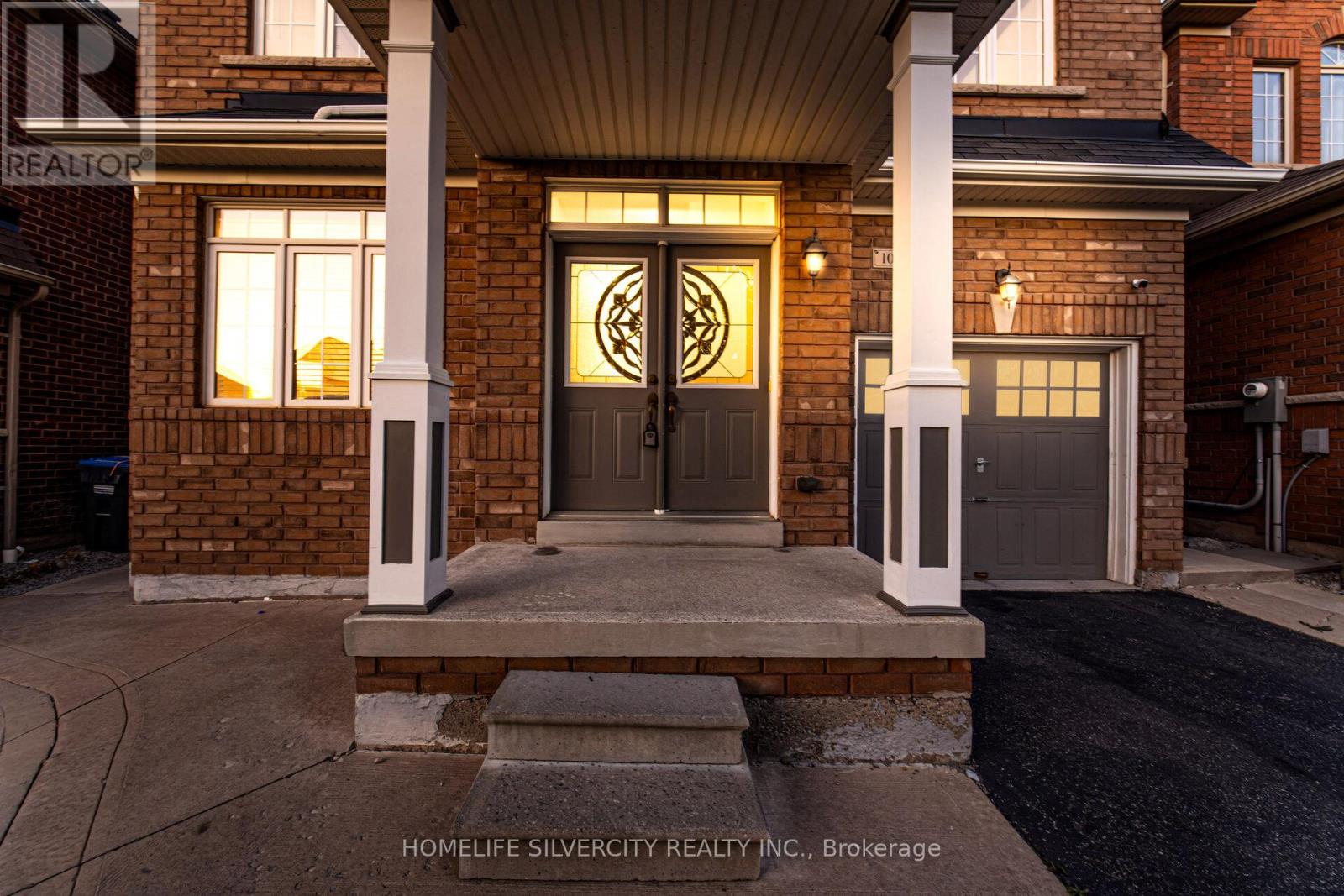 105 Aylesbury Drive, Brampton, Ontario L7A 0W6 - Photo 3 - W12617450