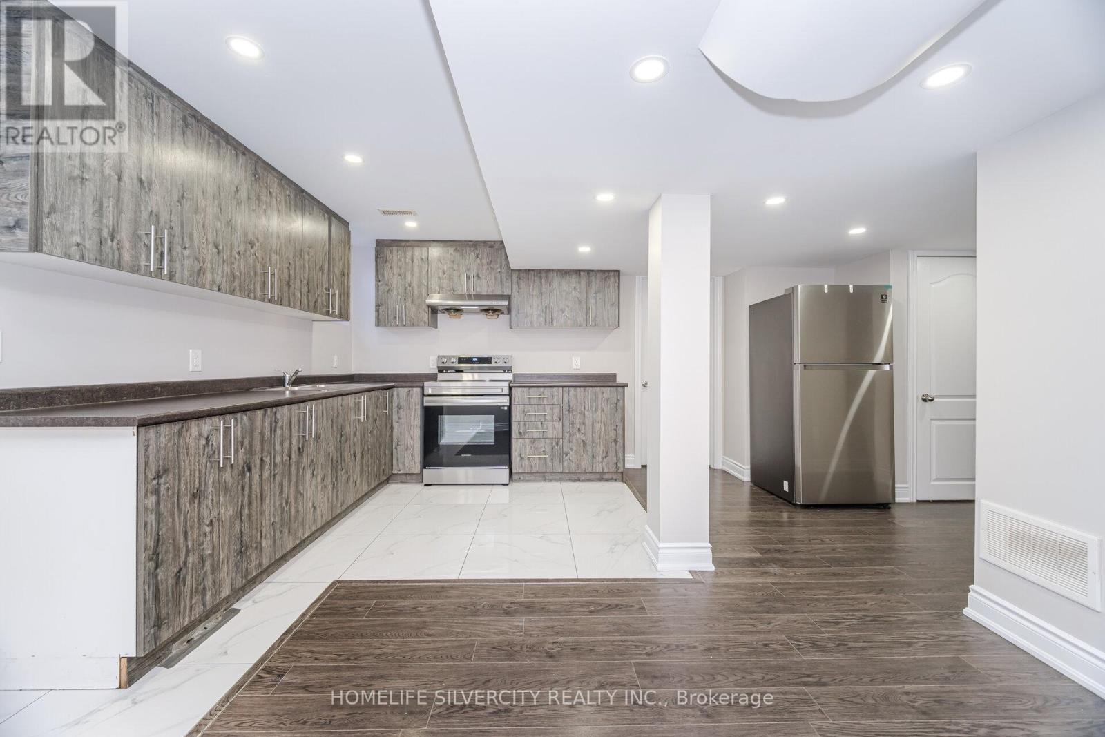 105 Aylesbury Drive, Brampton, Ontario L7A 0W6 - Photo 30 - W12617450