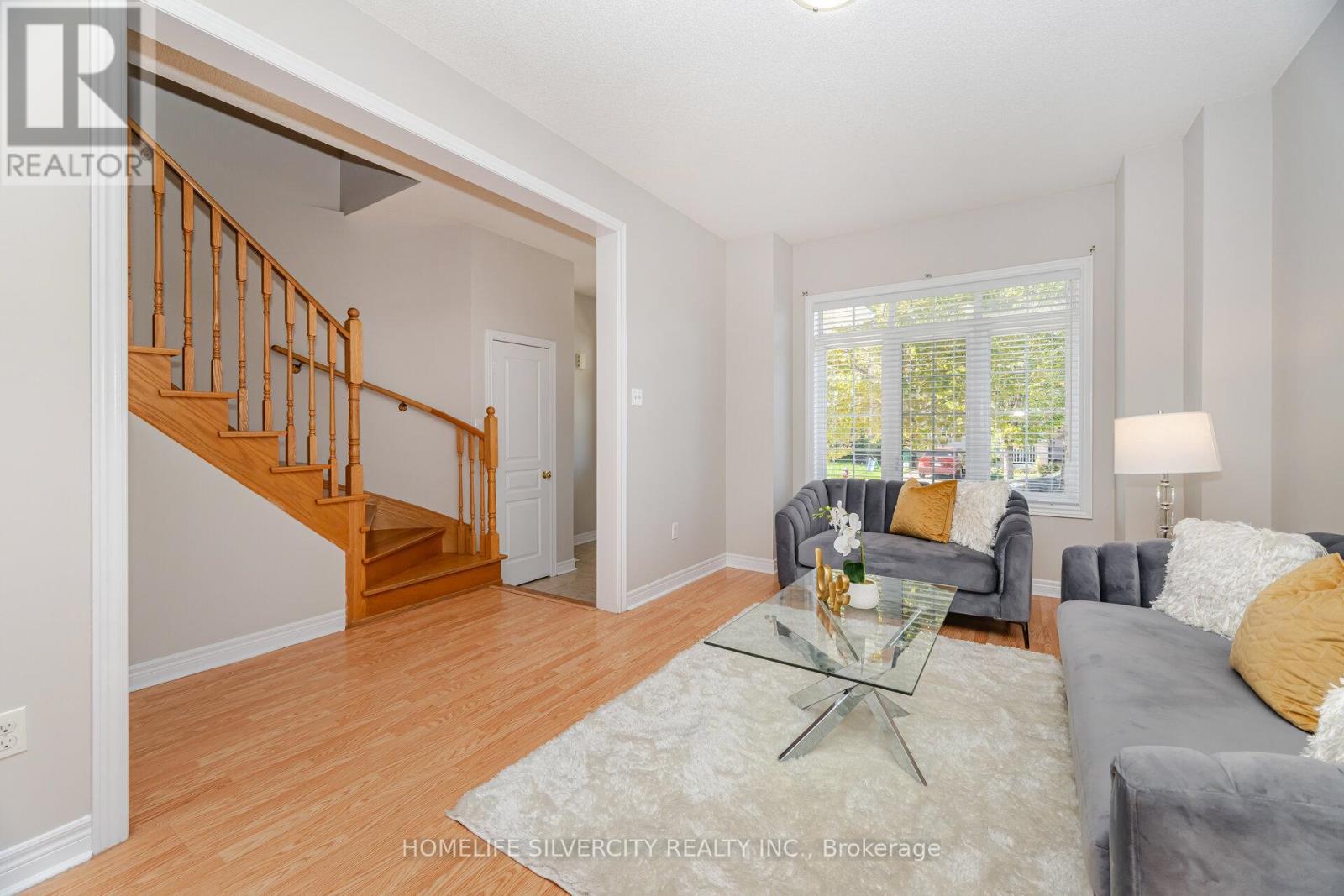 105 Aylesbury Drive, Brampton, Ontario L7A 0W6 - Photo 5 - W12617450