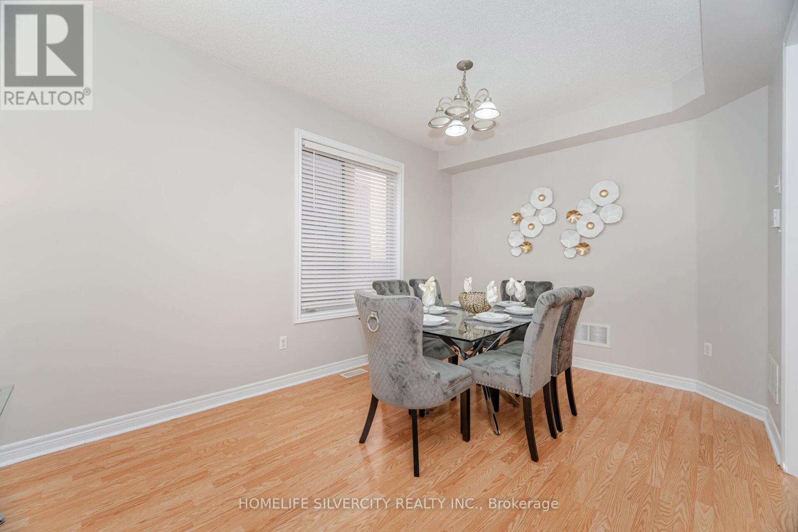 105 Aylesbury Drive, Brampton, Ontario L7A 0W6 - Photo 7 - W12617450